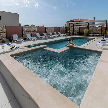 Pinna - Tonna Appartement Pula