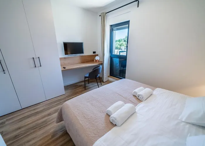 Pinna - Tonna 아파트 풀라