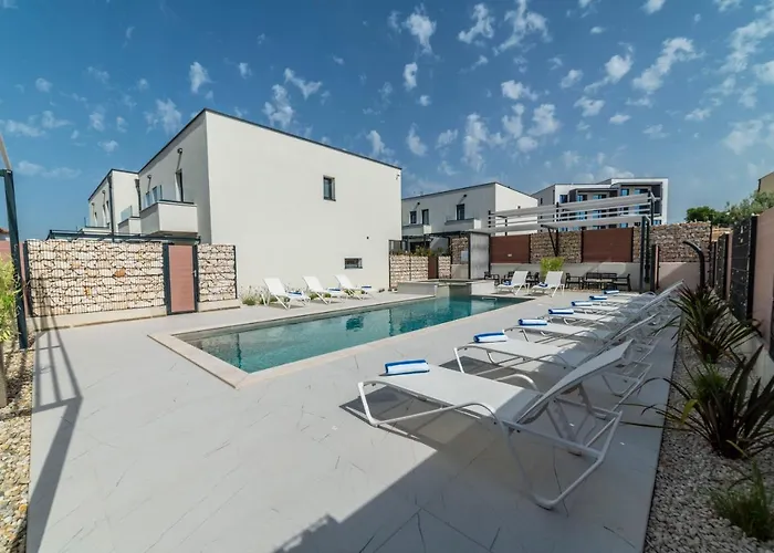 Pinna - Tonna 아파트 풀라